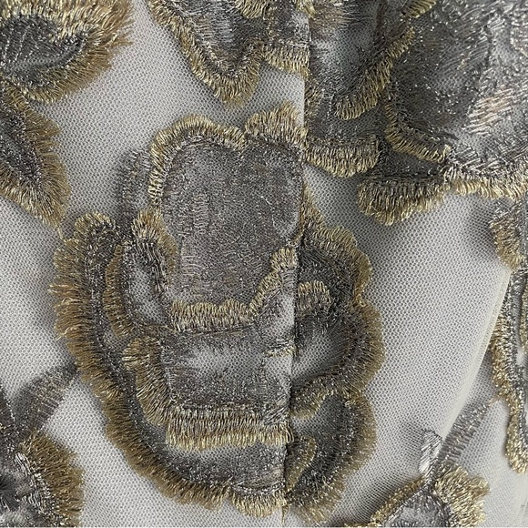 Gold and silver cocktail dress with delicate flowers - Picture 2 of 3